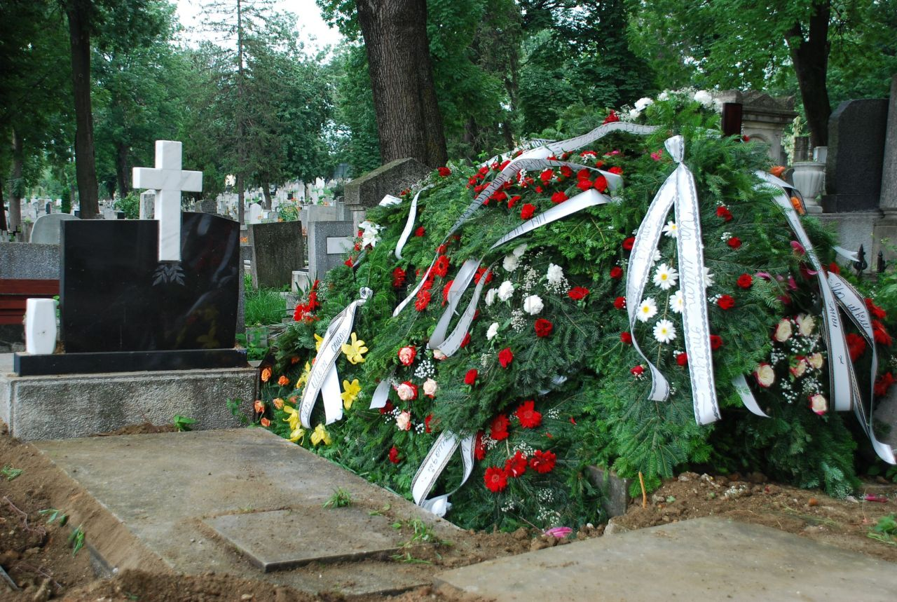 Slujba de înmormântare a clujencei decedate în accidentul din Muntenegru