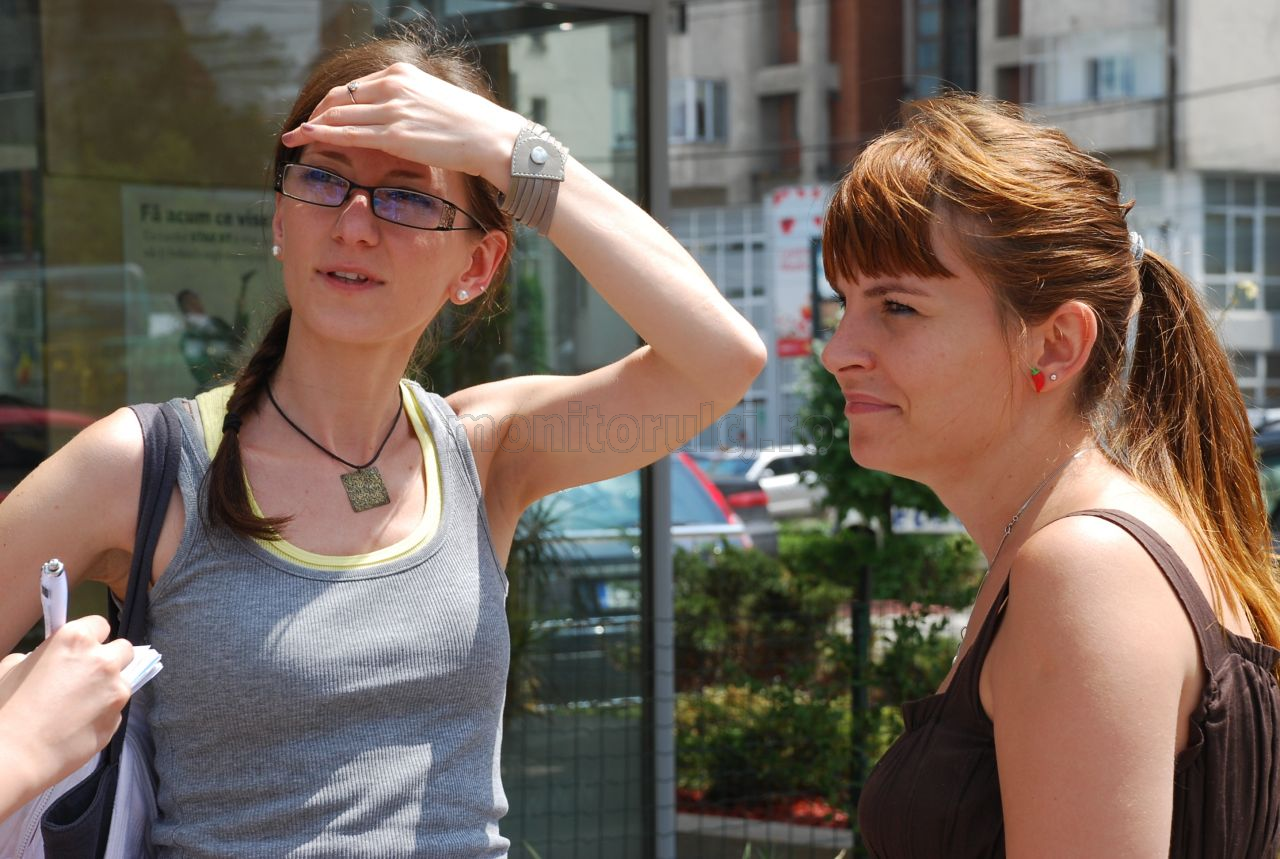  Roxana Moisuc (drepta), Carmen Dragomari (stânga) 
