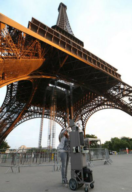 Turnul Eiffel la un clic distanţă cu ajutorul Street View de la Google