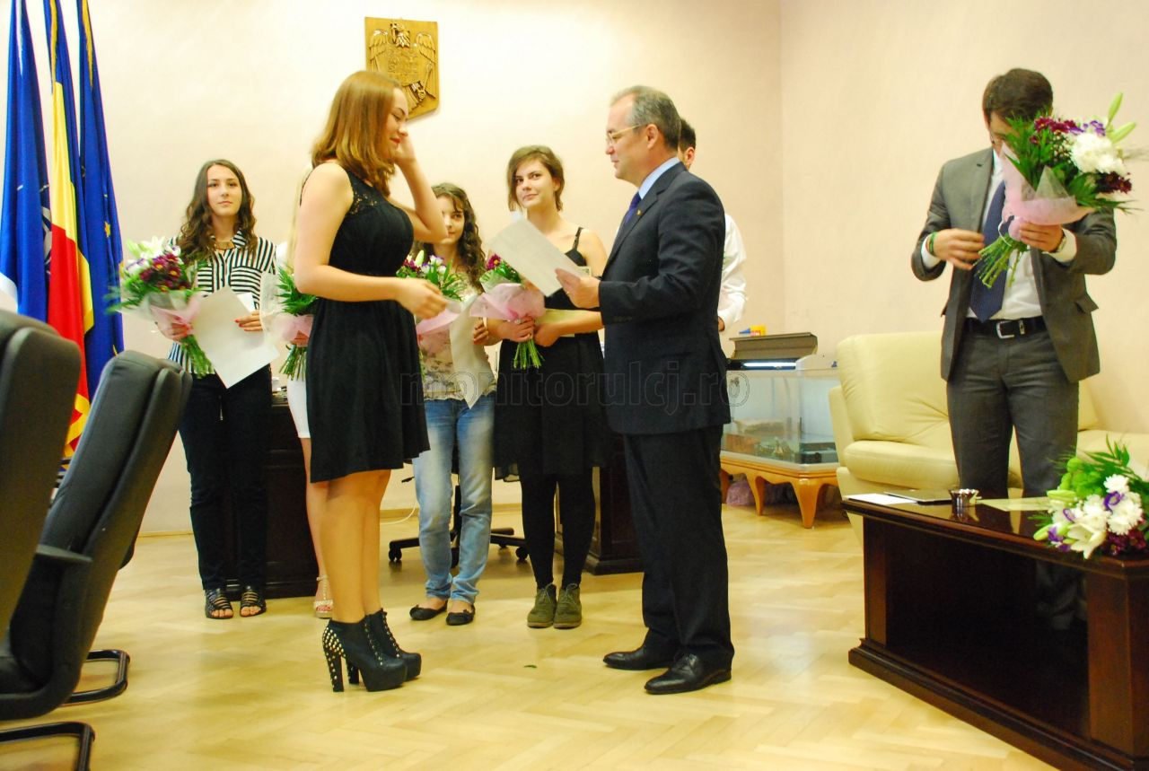 Primarul Clujului a premiat elevii de zece de la bacalaureat