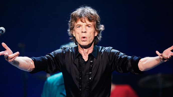Mick Jagger, solistul trupei The Rolling Stones, pe scena de la Hyde Park din Londra
