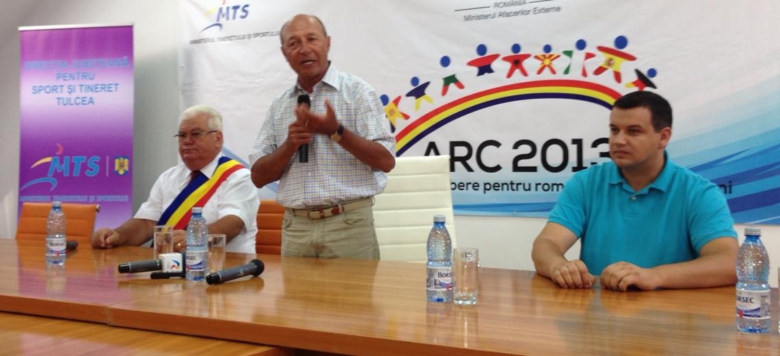 Președintele Traian Băsescu, la Sulina, alături de deputatul Eugen Tomac. Foto: https://www.facebook.com/PresedinteleTraianBasescu