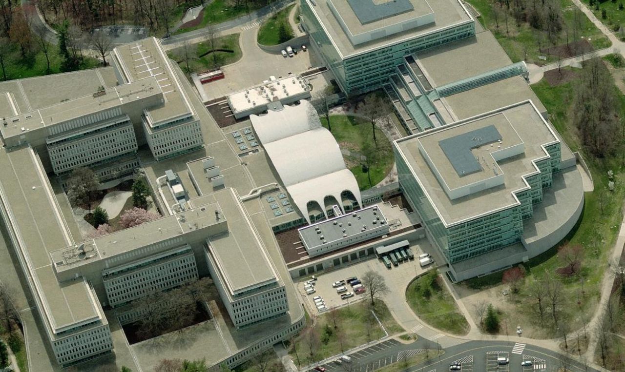 Sediul CIA denumit Quonset huts, aici se gândesc operaţiunile din Iraq, Afganistan si Pakistan