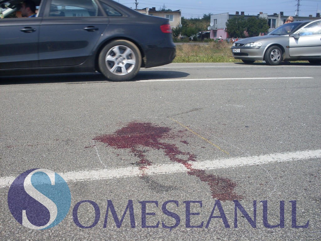 O femeie a fost lovită de o mașină