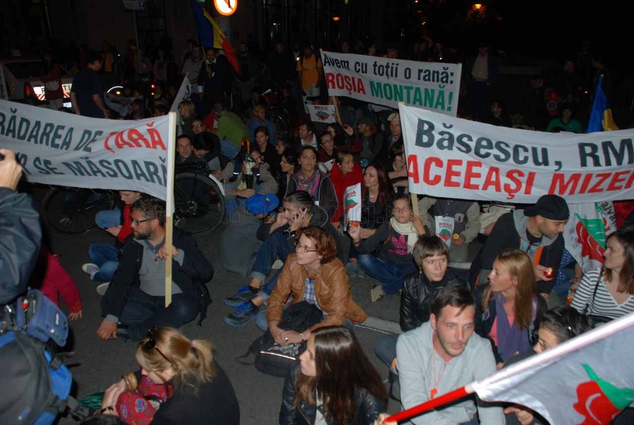 Protest împotriva exploatării aurului de la Roșia Montană, în centrul Clujului