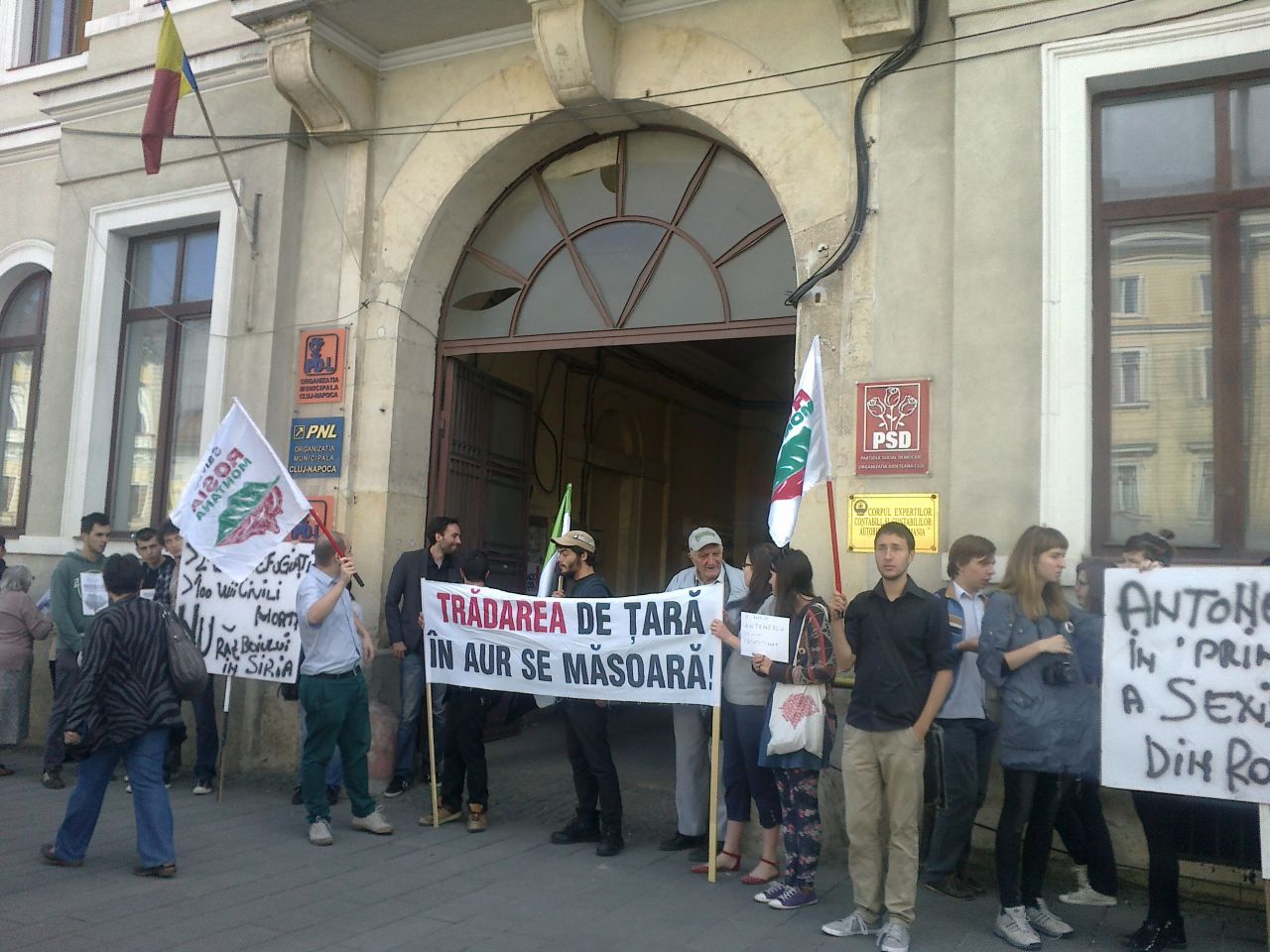 Protestatarii Roșia Montană îl așteaptă pe Crin Antonescu
