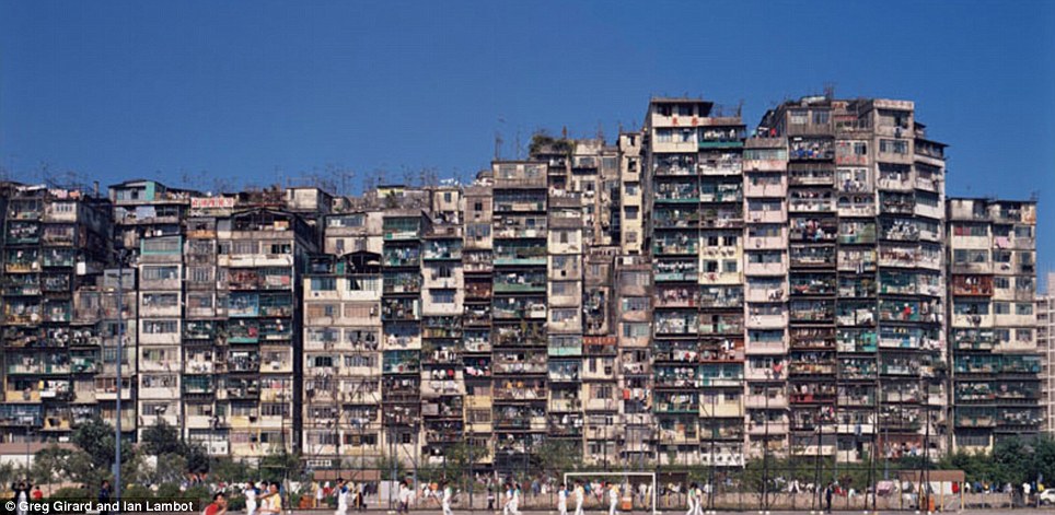 Imagini rare din Kowloon City, unul dintre cele mai populate orașe ale lumii