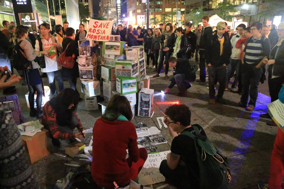 Proteste în Toronto împotriva proiectului de exploatare minieră de la Roșia Montană