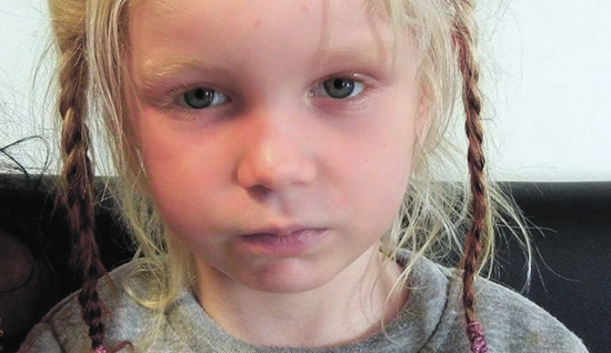 Fetiţa blondă din tabăra de romi din Grecia va fi dată în grija unei familii adoptive bulgare