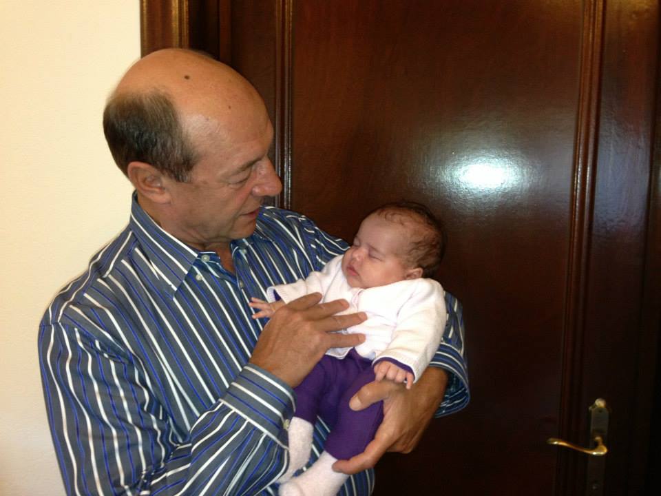 Traian Băsescu împreună cu nepoata sa. Sursă foto:  Facebook