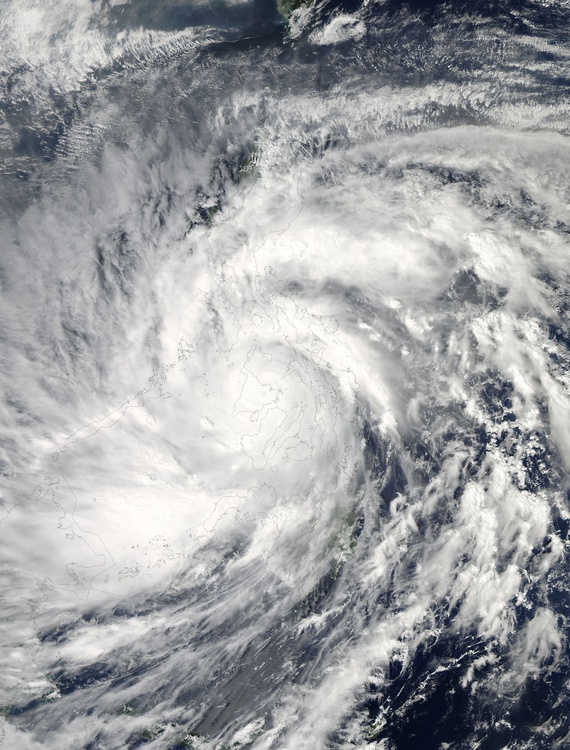  Taifunul Haiyan, cel mai violent ciclon al anului, s-a văzut şi din spaţiu