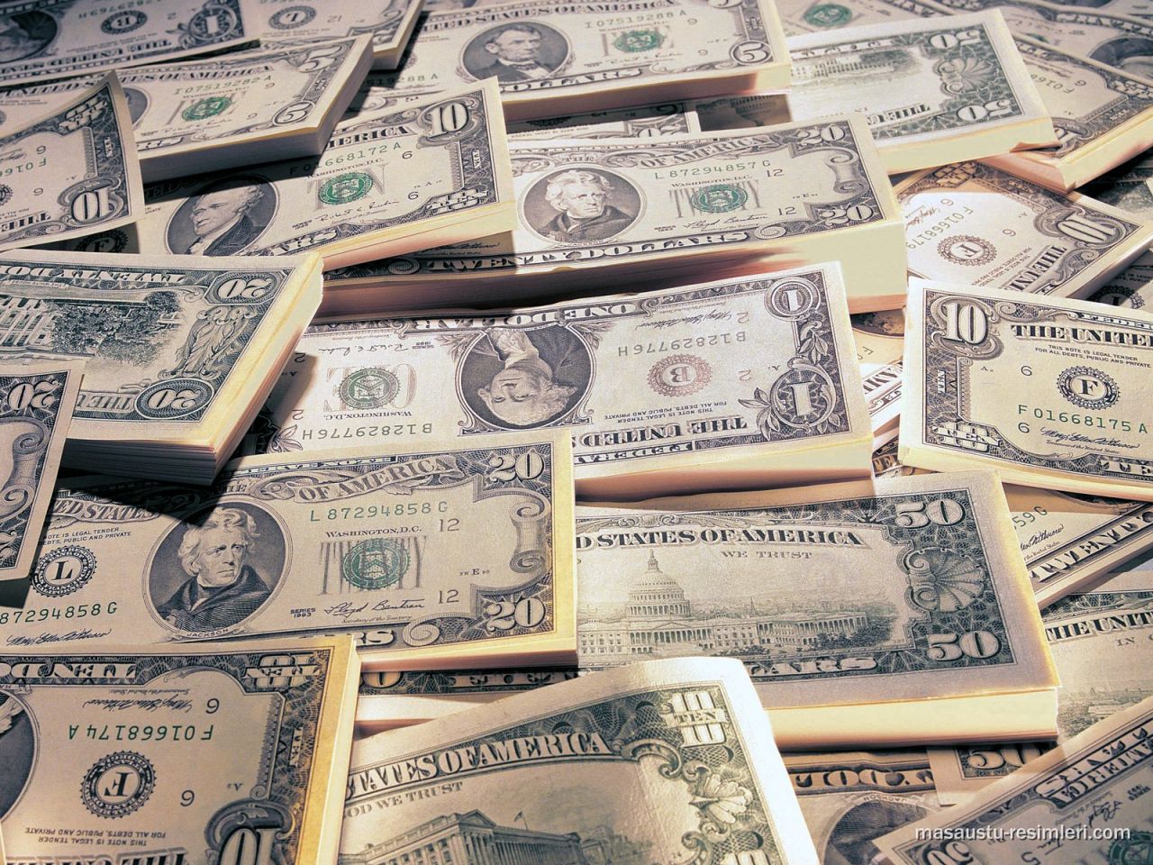 Dolarul american a pierdut 1,4 bani