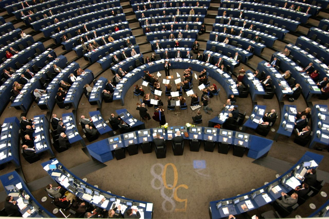 Parlamentul European a adoptat o rezoluţie privind libera circulaţie în care se face apel la nediscriminare