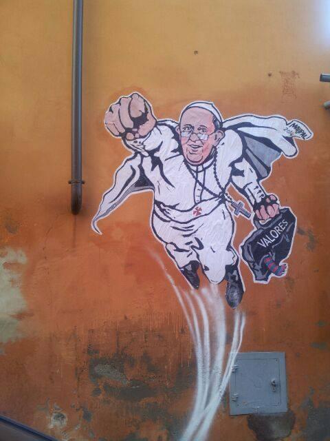 FOTO: Graffiti cu Papa Francisc în rol de Superman, postat pe Twitter de Vatican -