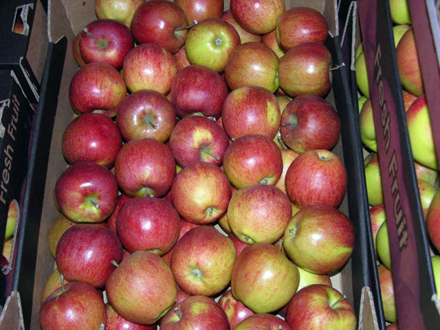 180 kg de mere, confiscate pe polițiștii clujeni