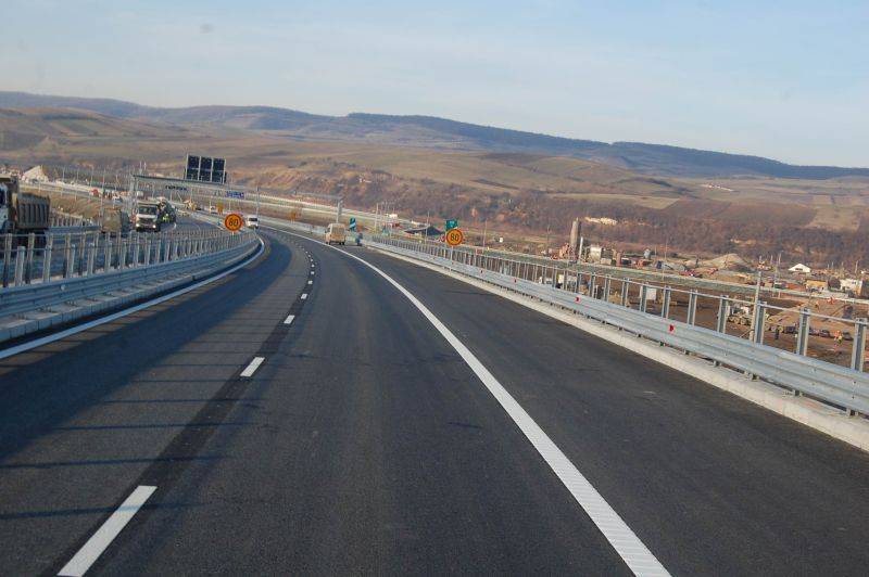 40% din drumurile din România sunt de pământ. Câţi kilometri de autostradă s-au construit într-un an