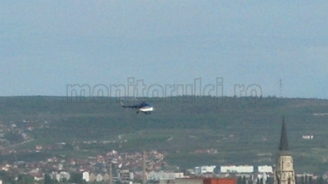 Un elicopter militar a survolat centul Clujului