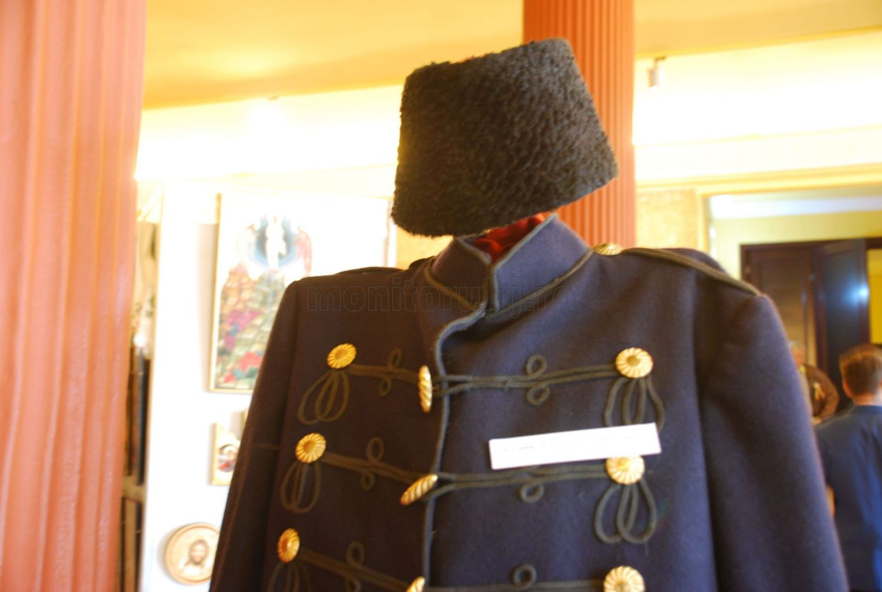 Expozitie uniforme jandarmi