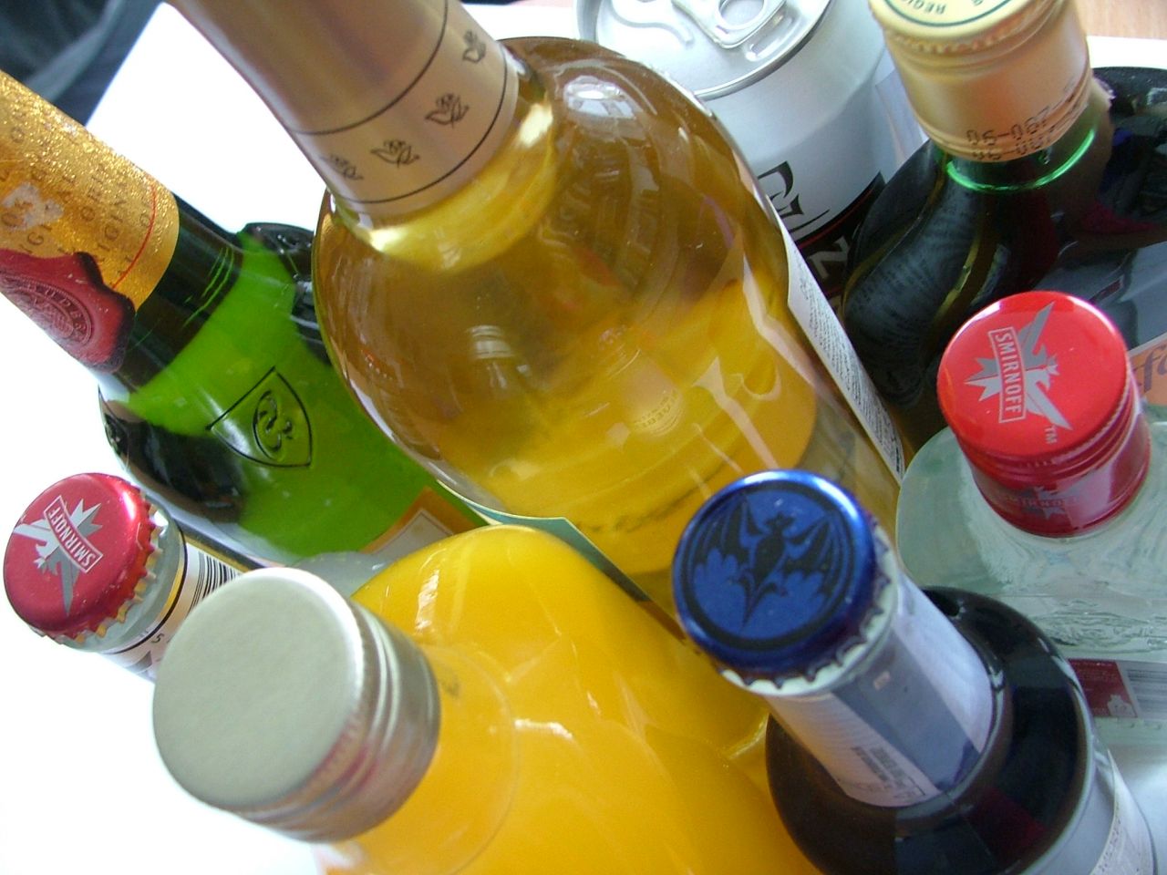 Clujean, amendat pentru vânzarea ilegală a 20 l de alcool