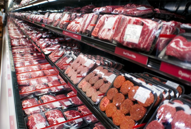 Amânarea reducerii TVA la carne adânceşte evaziunea fiscală, spun reprezentanţii Federaţiei Naţionale Pro Agro
