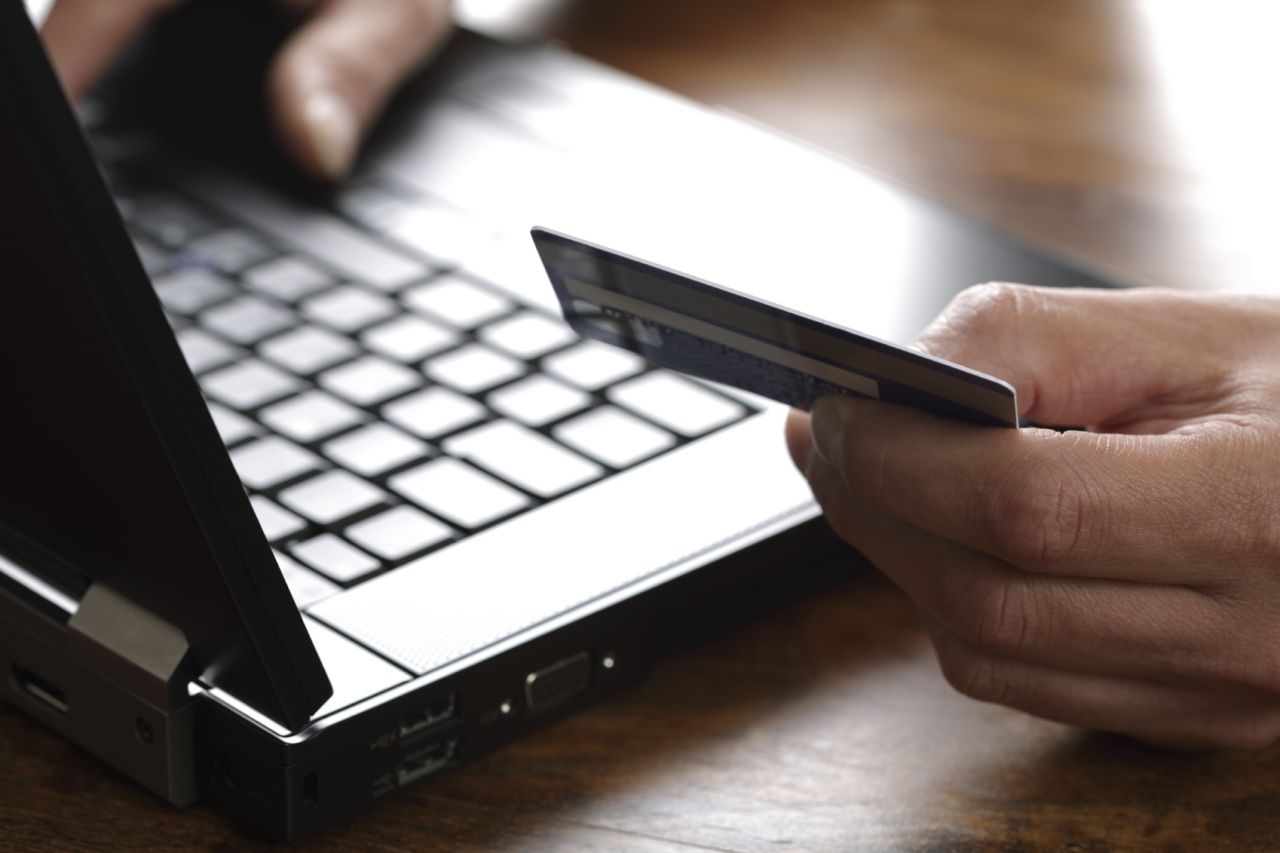 Firmele vor putea plăti taxele locale online până la finalul acestui an
