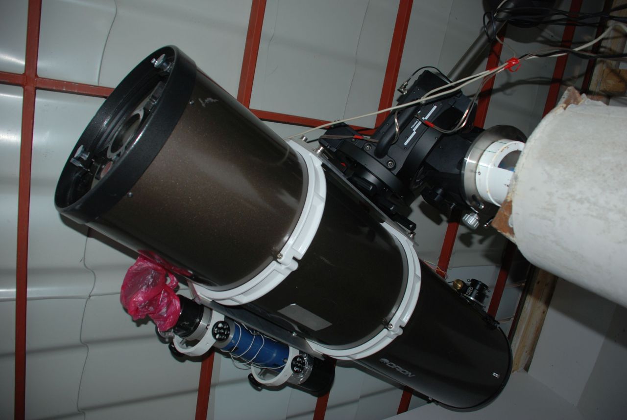 Telescopul personal de 30 cm cu care observa asteroizi chiar din curtea casei sale