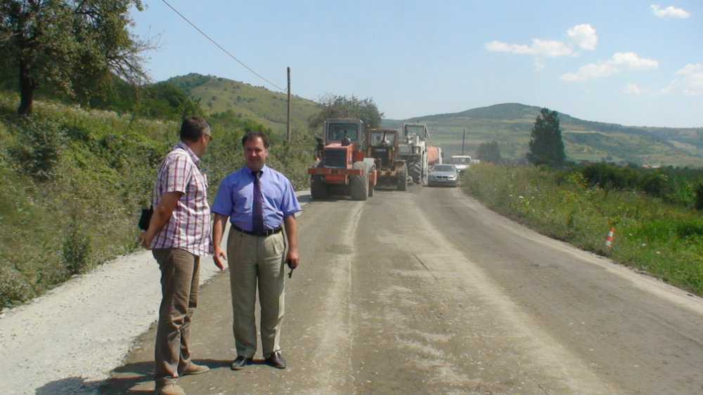 Vicepreședintele CJ Cluj, Istvan Vakar, în vizită pe șantierul drumului județean Gherla-Fizeşu Gherlii-Ţaga