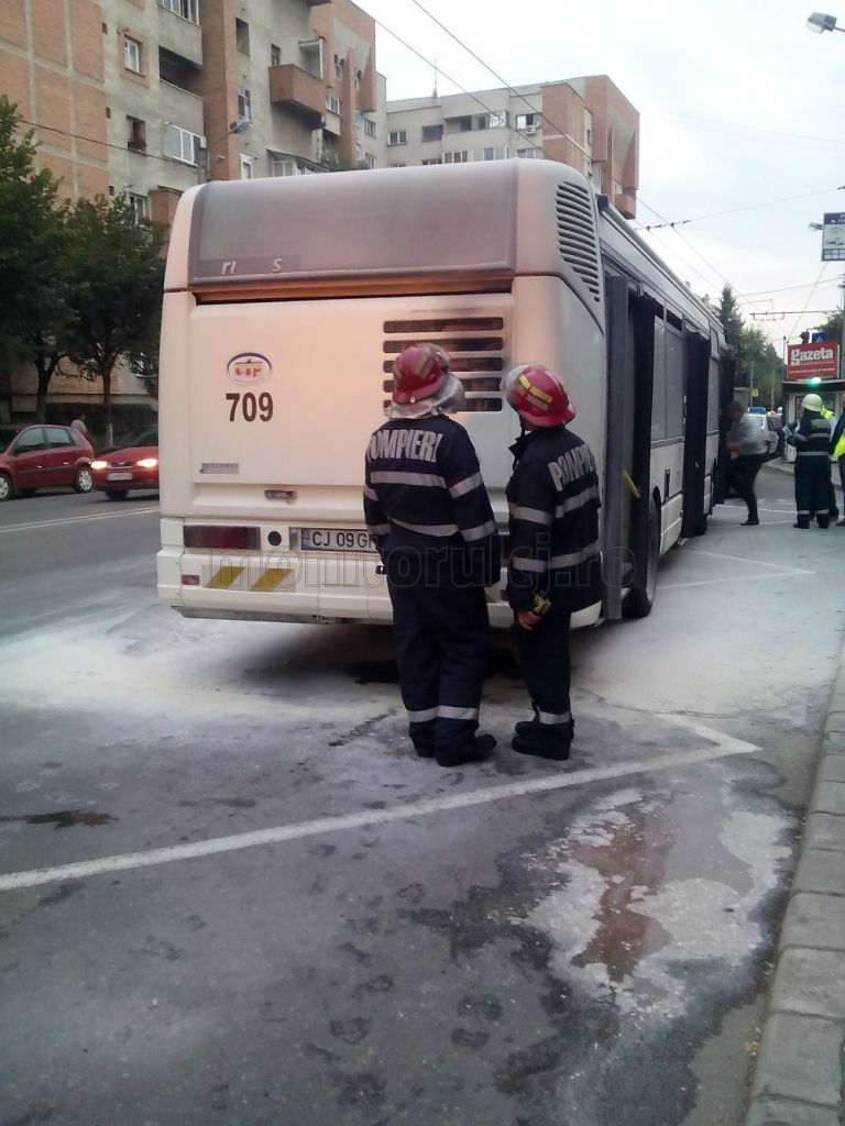 Un autobuz a luat foc lângă Interservisan