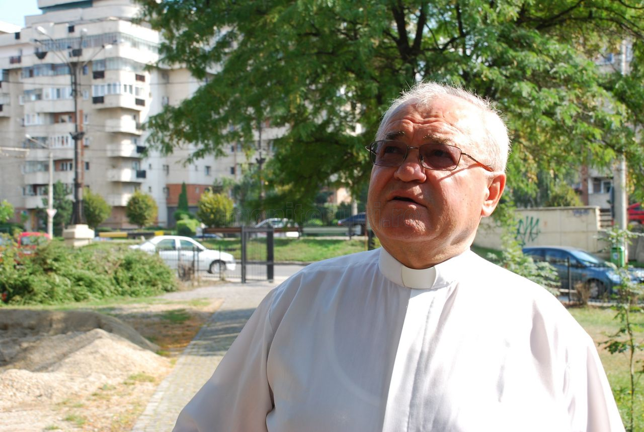 Preotul Paroh al Bisericii Calvaria din Mănăştur. Foto: Otilia Mureşan