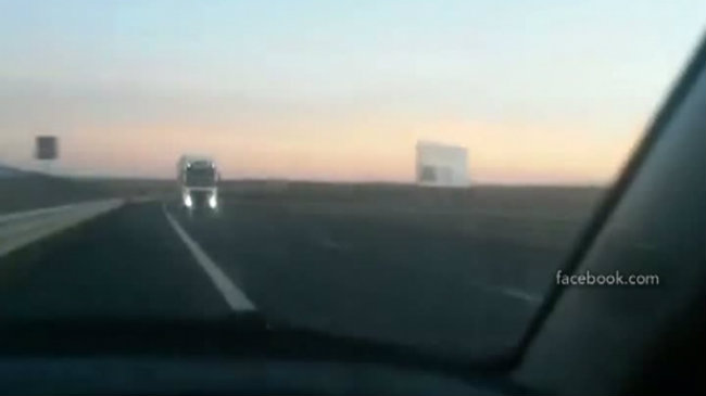 Un şofer inconştient a circulat pe contrasens pe Autostrada Transilvania. Foto: Captură video