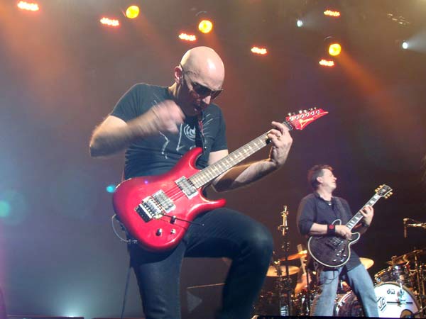 Celebrul chitarist Joe Satriani va concerta la Cluj. Sursă foto: www.joesatriani.com