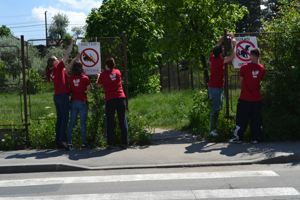 O echipă de voluntari a curățat Parcul „Aurel Vlaicu” din Cluj-Napoca
