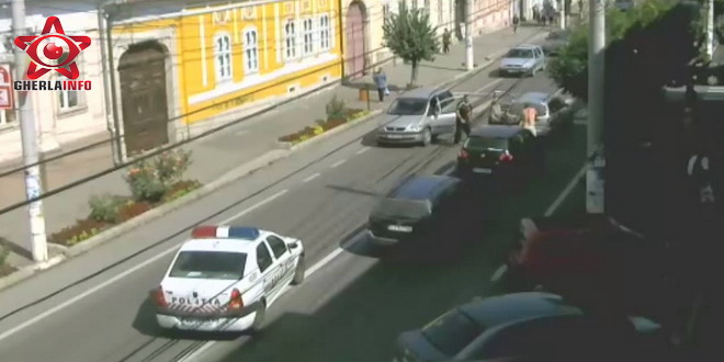 Bătaie între șoferi în centrul orașului Gherla. Scena a fost filmată