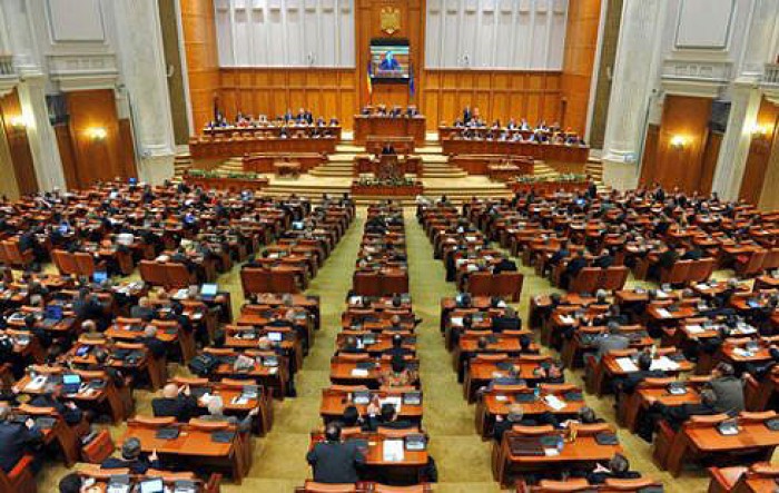 Legea privind pensiile speciale ale parlamentarilor, promulgată de Klaus Iohannis