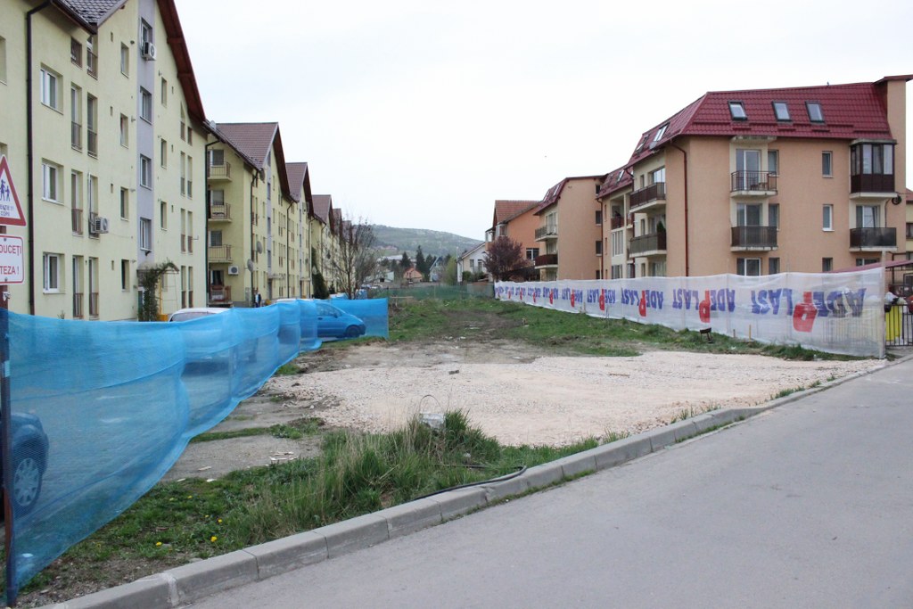 Haos în Florești -  Un nou bloc va fi construit între alte două blocuri. Vecinii își vor putea da mâna peste balcoane