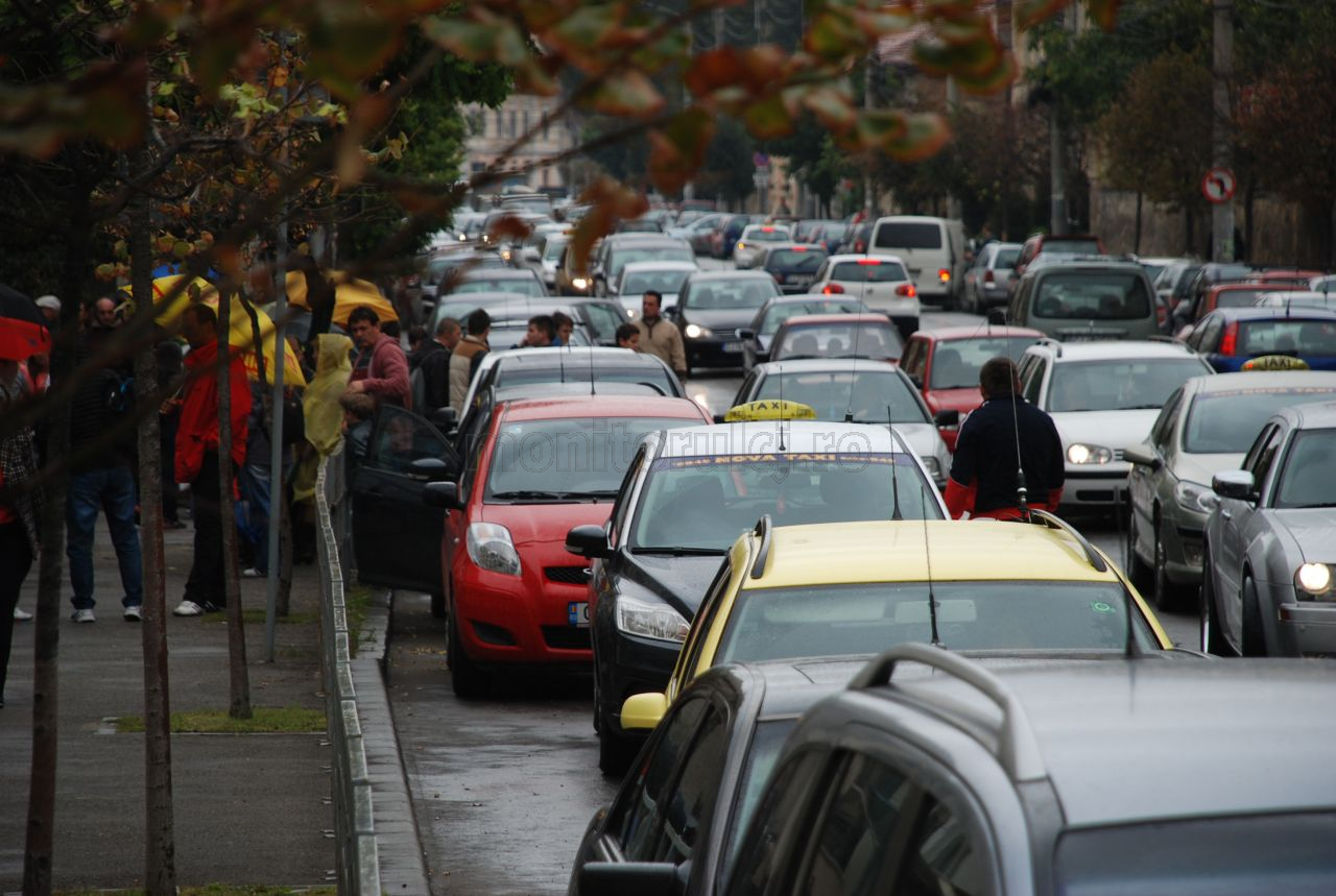 Degeaba se plâng şoferii de aglomeraţie între Cluj-Napoca şi Floreşti. Soluţii pentru lărgirea carosabilului nu există
