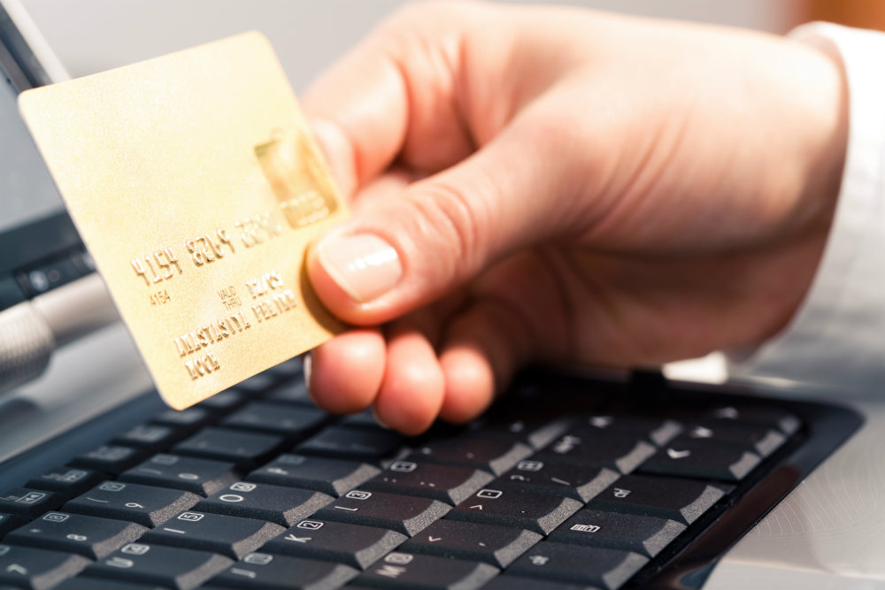 ANAF nu mai vrea datele de pe card ale clienţilor care plătesc electronic 