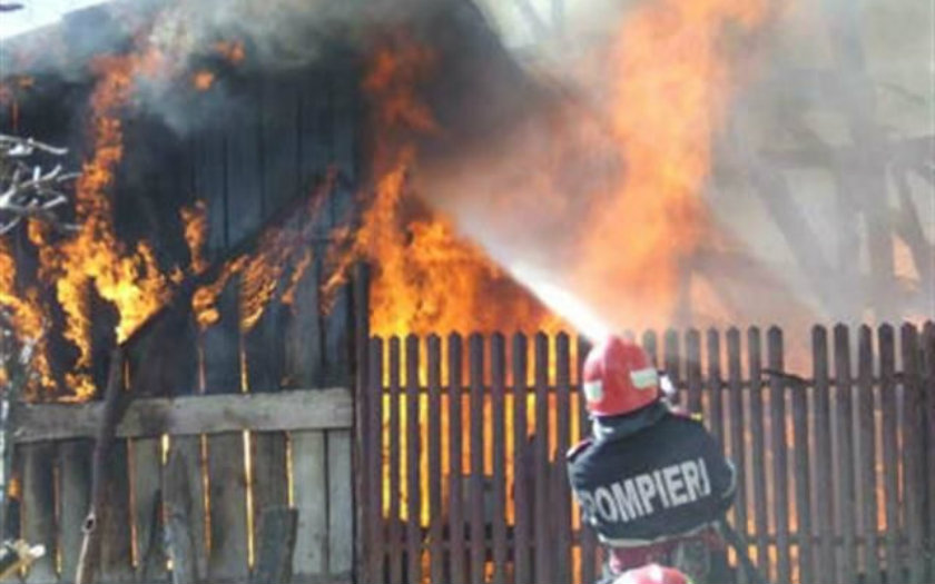 200 de români mor, anual, în incendii