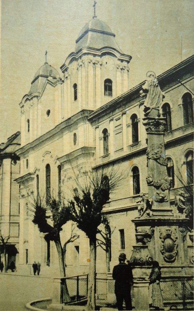 Statuia Ciumei din faţa Bisericii Piariştilor. Sursa foto: Asociaţia Clujul de Altădată.