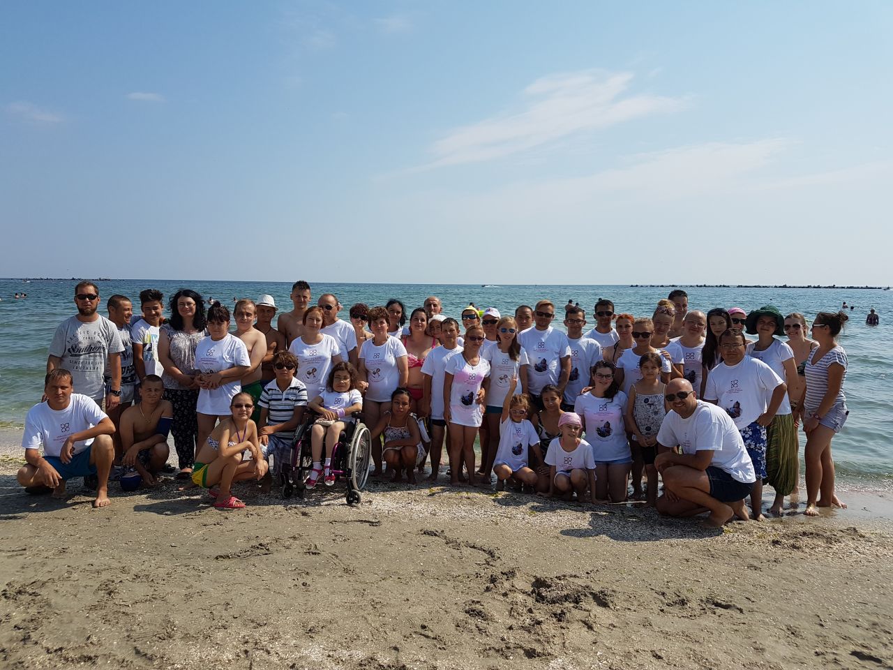 52 de  copii și tineri cu suferinţă renală cronică sunt  în vacanță la mare în tabăra „Zâmbet de Copil”- In memoriam Adina Bleotu