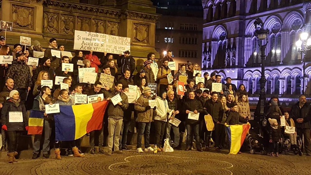 Aproape 100 de români s-au strâns duminică în Albert Square din Manchester