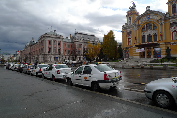 Stand taxi din faţa Catedralei Ortodoxe din Cluj-Napoca