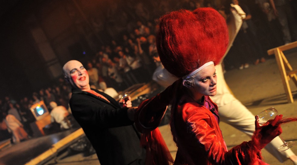 Ilie Gheorghe şi Ofelia Popii, în distribuţia iniţială a spectacolului Faust, cu premiera în anul 2007. FOTO tnrs.ro