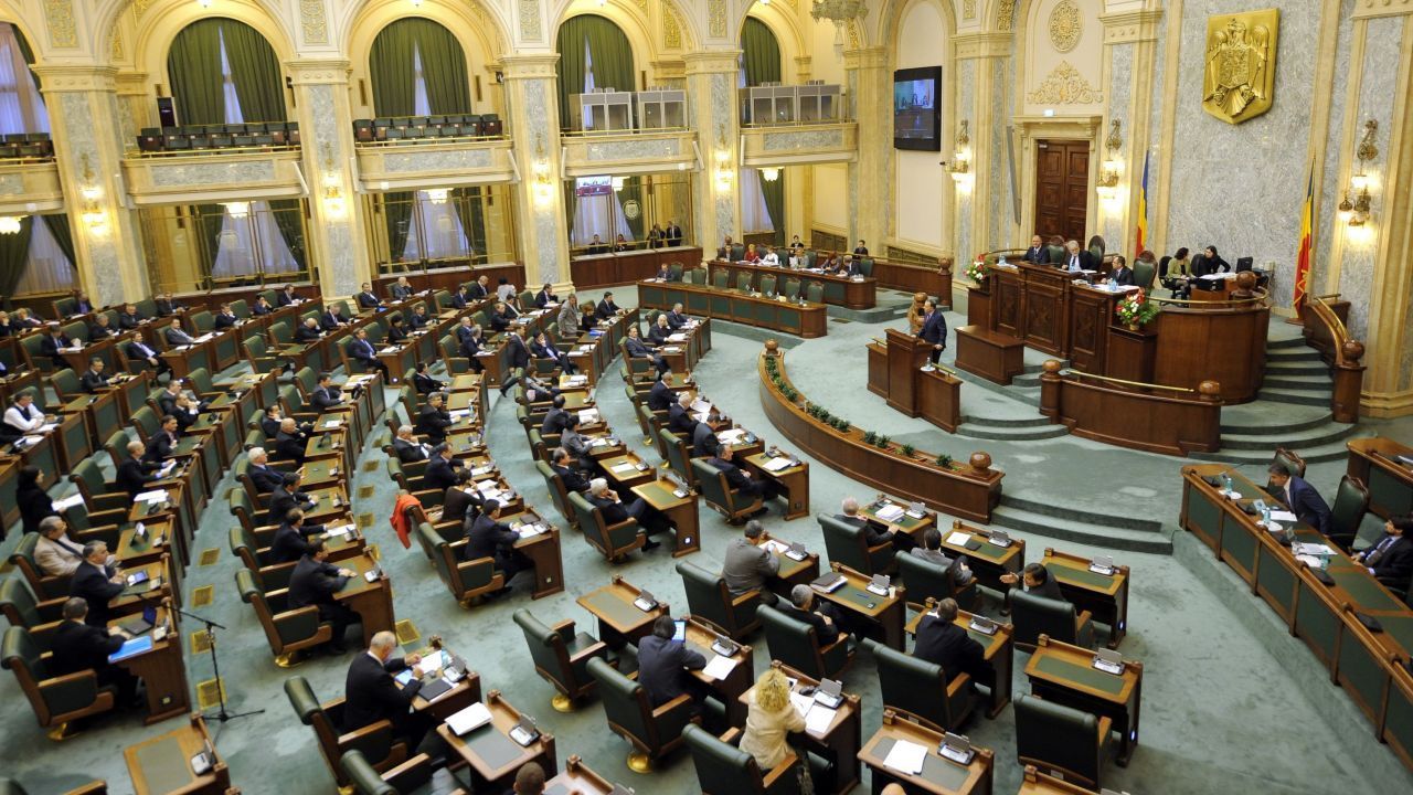 Senatul amână cu două săptămâni adoptarea Legii graţierii