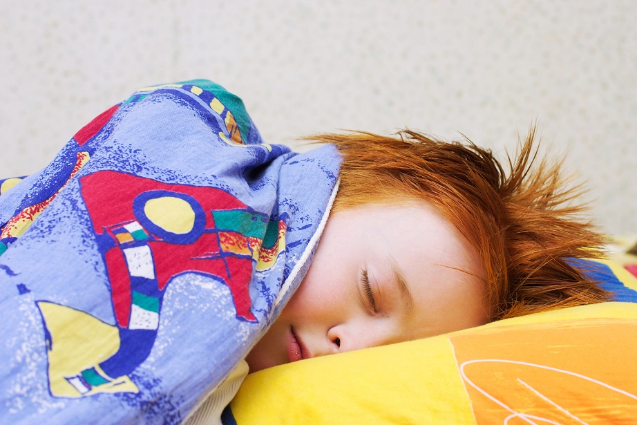 Copiii care merg la culcare la aceeași oră au un risc mai mic de a deveni obezi 