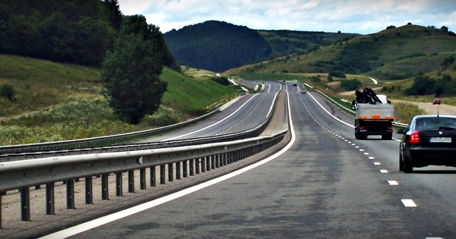 România nu a inaugurat niciun kilometru de autostradă în 2016, dar are 10.000 km drumuri de pământ