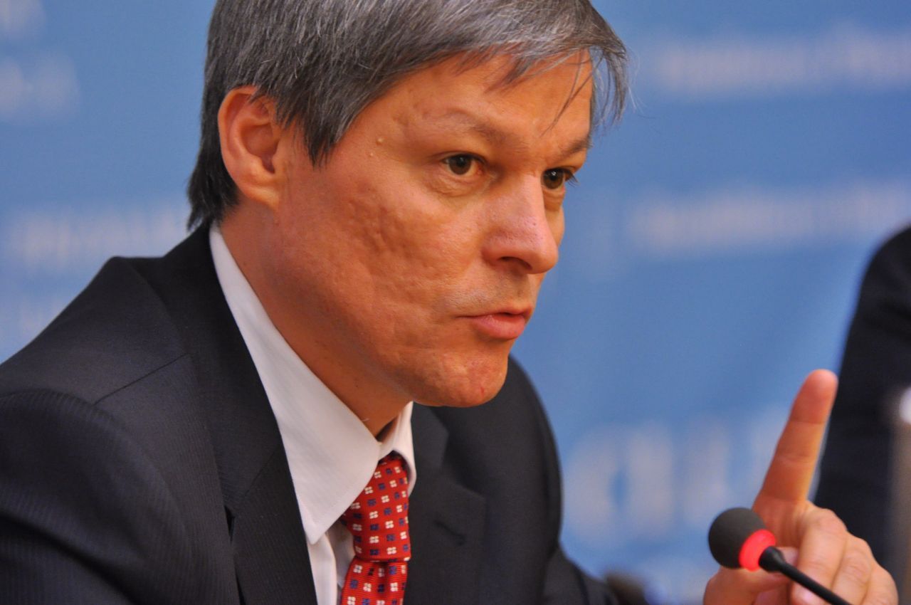 Dacian Cioloş, laa Cluj: “Trebuie să ne implicăm nu doar dând like-uri sau doar ieşind în stradă”