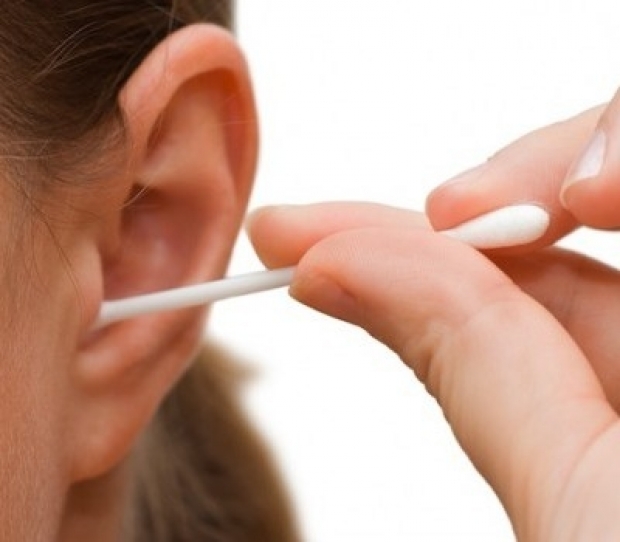 Copiii sub 8 ani, cei mai afectați de utilizarea necorespunzătoare a bețișoarelor de urechi 