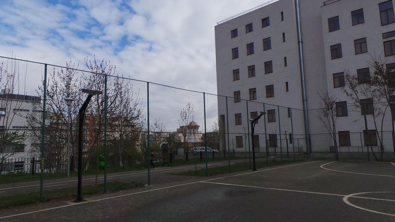 Primăria Cluj-Napoca a desfiinţat un teren de baschet pentru că se fisurau casele sursa foto Ziar de Cluj
