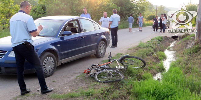 Accident la Livada. Un biciclist acroşat de o maşină a ajuns la spital.